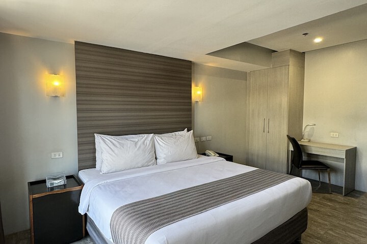 Room 8 of 34