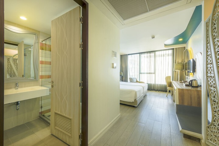 Room 27 of 81