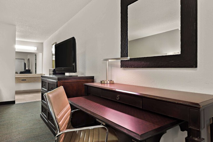 Room 9 of 36