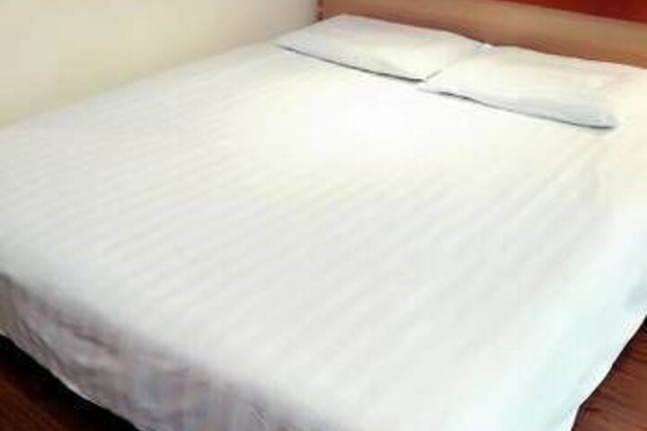 Room 4 of 8
