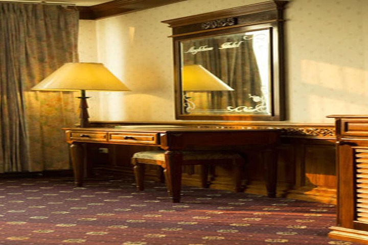 Room 13 of 35