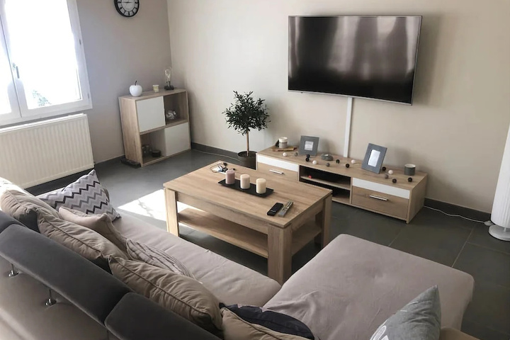 Room 5 of 11