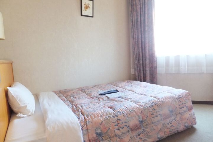 Room 6 of 105