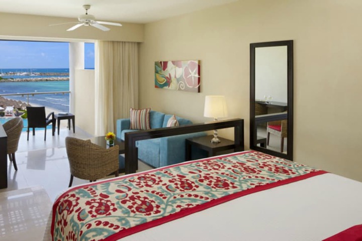 Room 4 of 106
