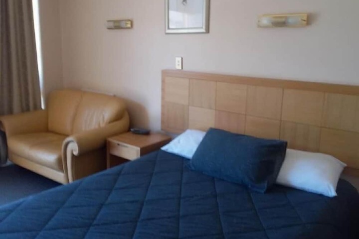 Room 10 of 29