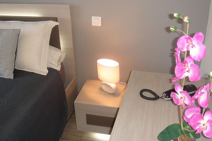 Room 5 of 48