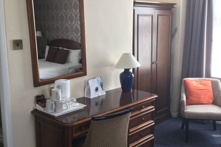 Room 27 of 48