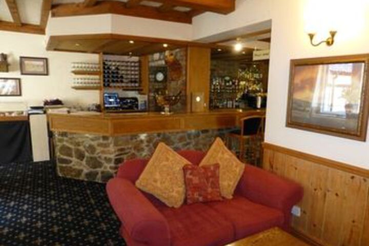 Lounge 37 of 45