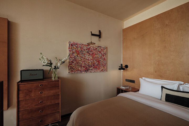 Room 43 of 169