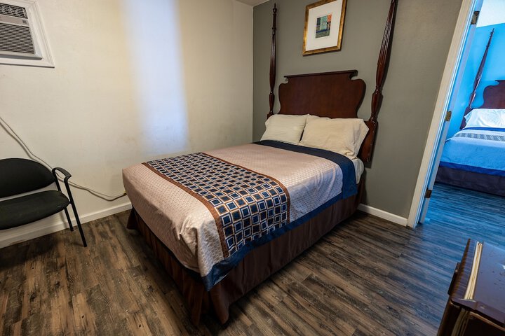 2 Double Beds (12 of 15)