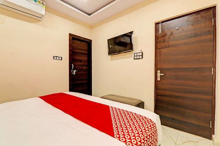 Room 8 of 10