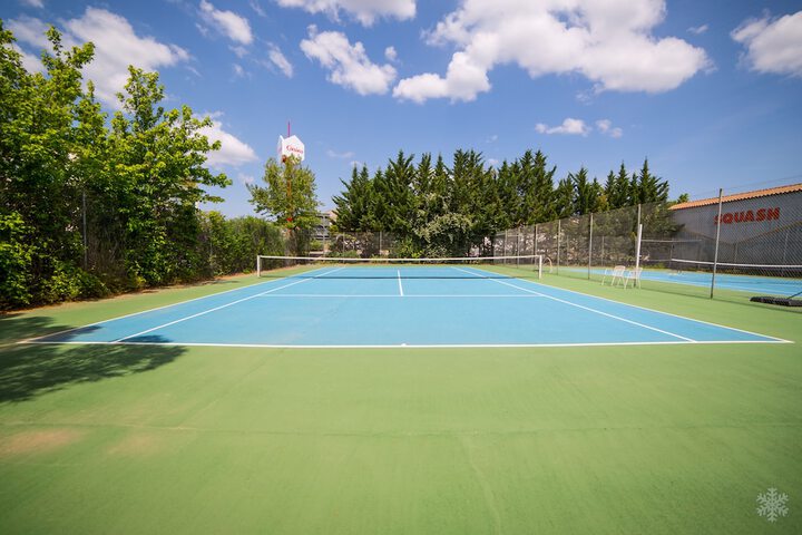 Tennis court