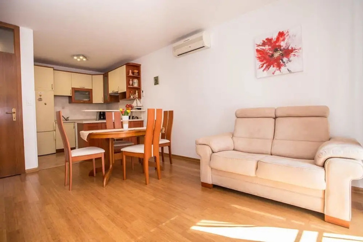Room 4 of 15
