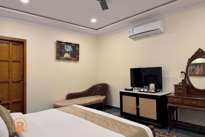 Room 32 of 97