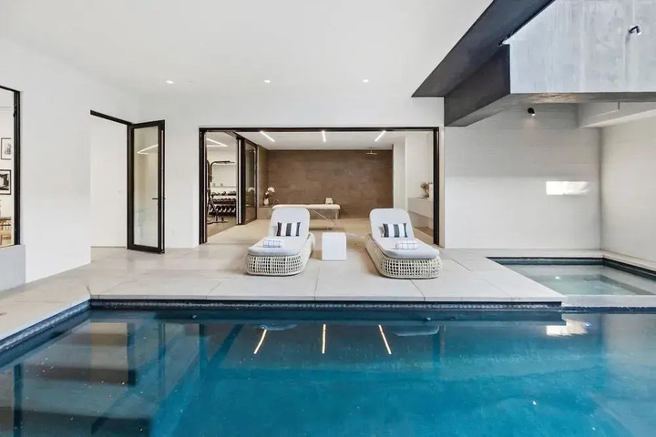 Pool 15 of 23