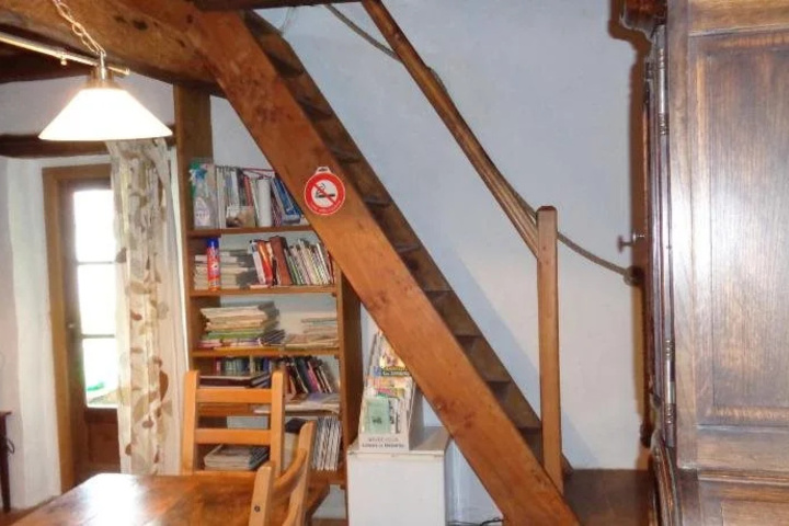Room 4 of 12