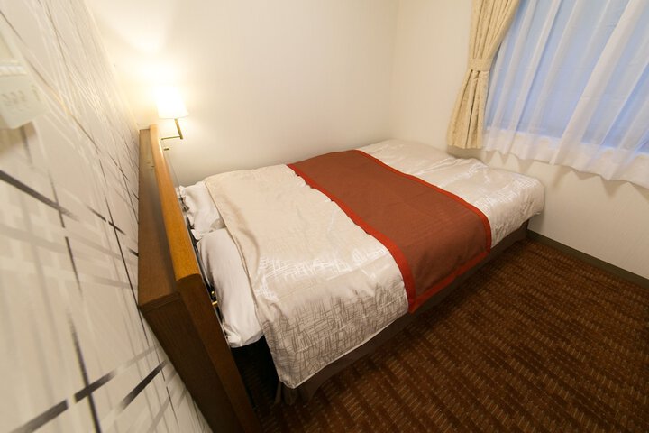 Room 8 of 34