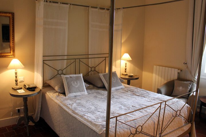 Room 8 of 94