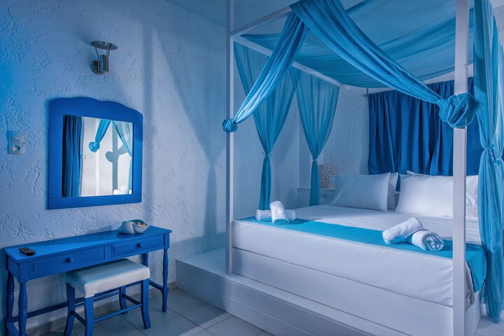Room 27 of 90