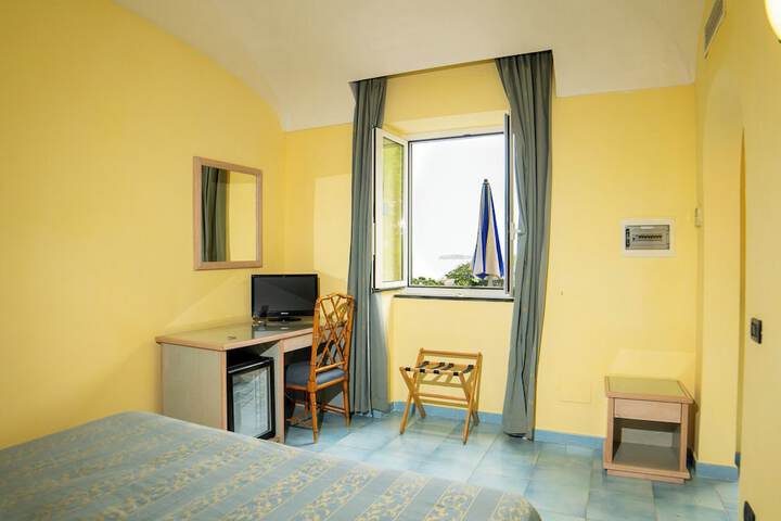 Room 19 of 76