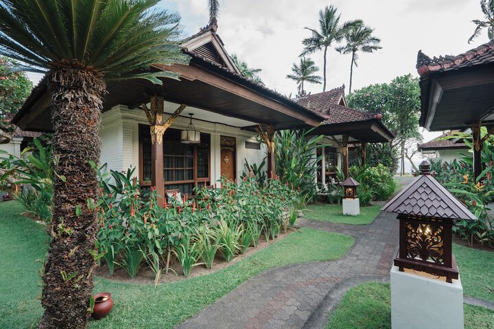 Hotel Exterior 120 of 123