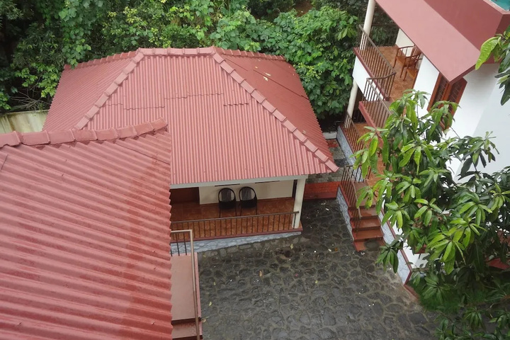 Hotel Seasons Thekkady