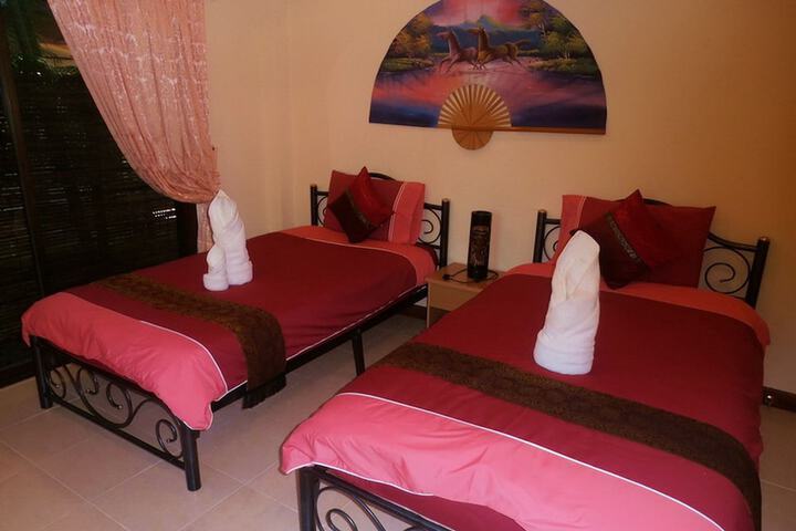 Room 2 of 91