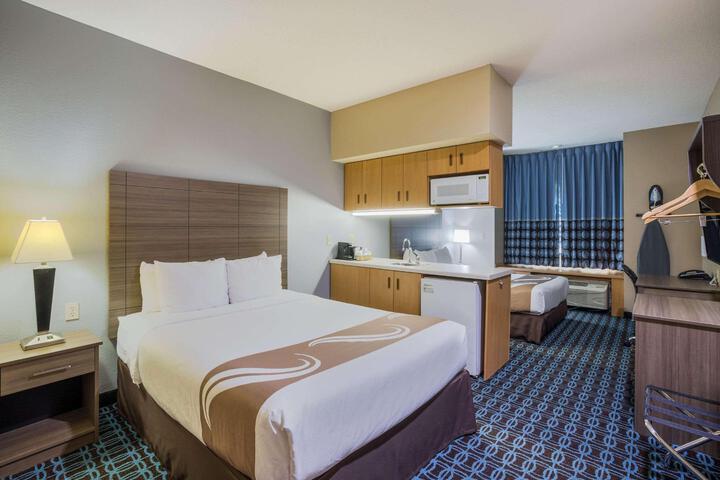 1 Queen Bed (3 of 28)