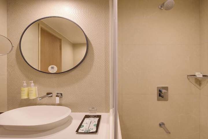 Room 28 of 36