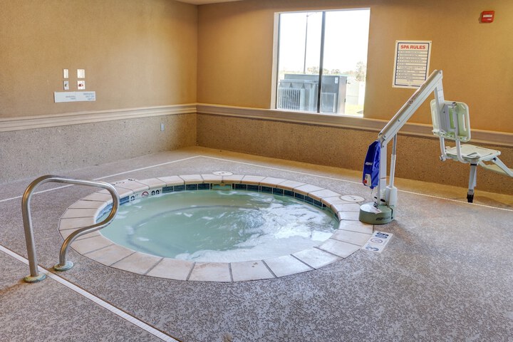 Indoor spa tub