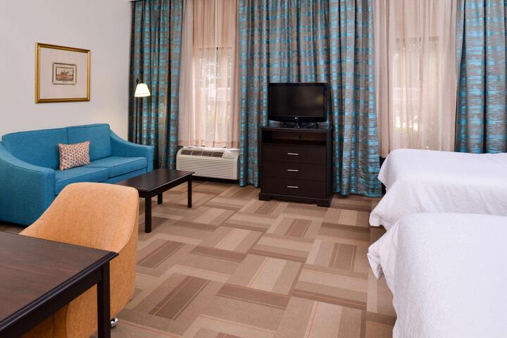 2 Queen Beds (4 of 12)