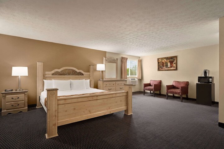 1 King Bed Accessible (7 of 7)