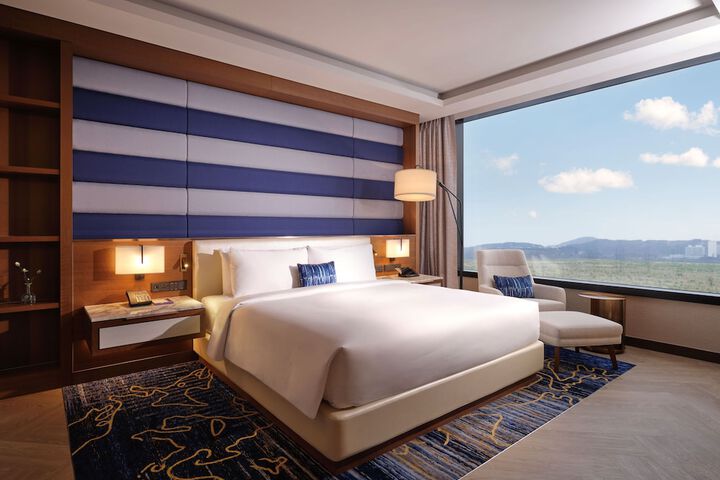 Room 44 of 203