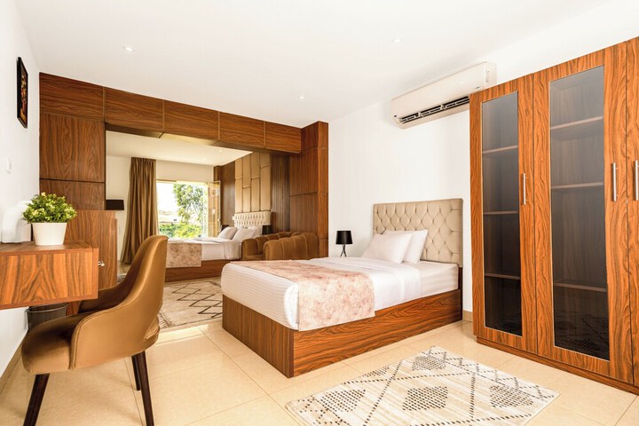 Room 12 of 26