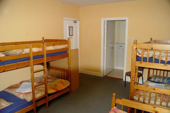 Room 9 of 25