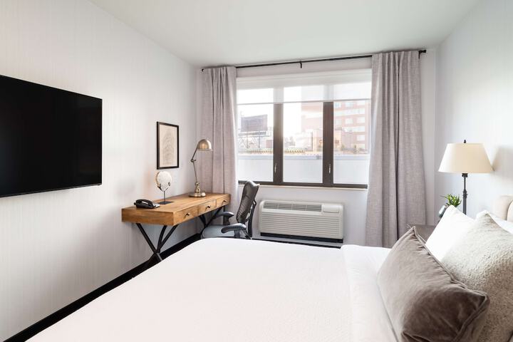 1 King Mobility Accessible with Bathtub (10 of 22)