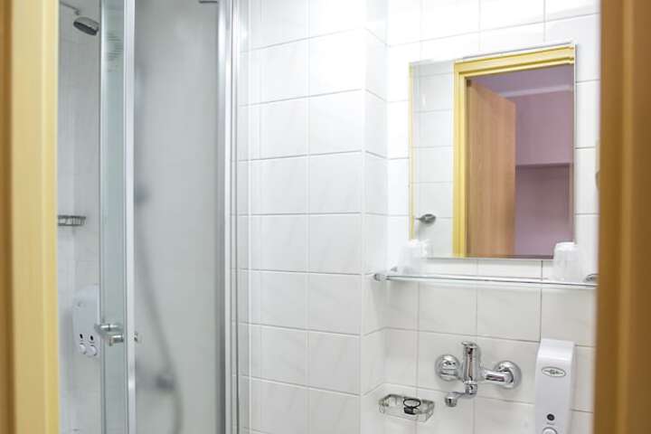 Room 42 of 73