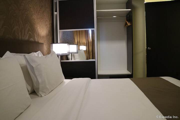 Room 5 of 40