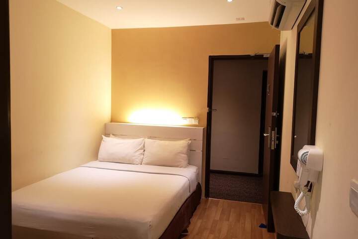 Room 28 of 40