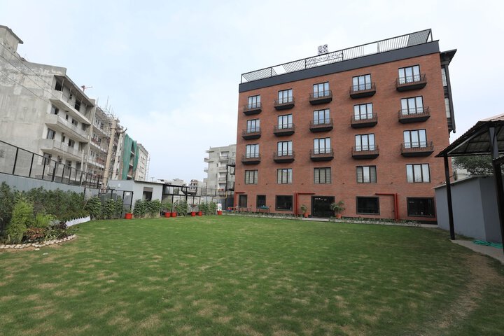 Hotel Exterior 116 of 117