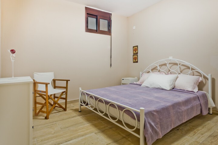 Room 3 of 8
