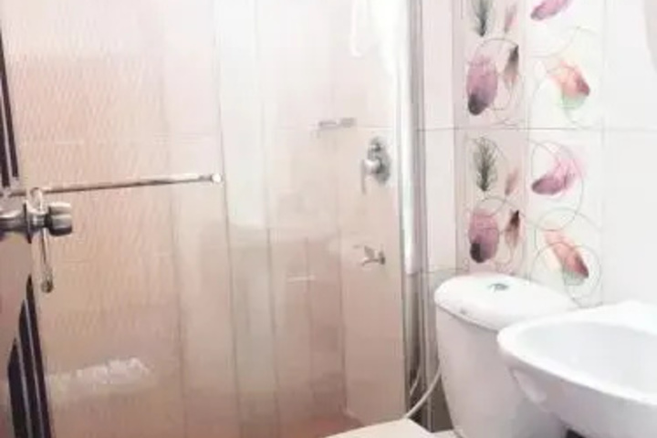 Room 7 of 12