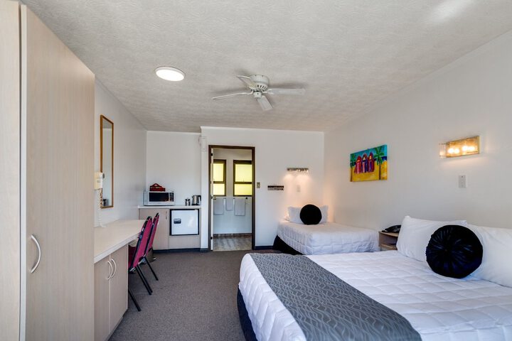 Room 18 of 48
