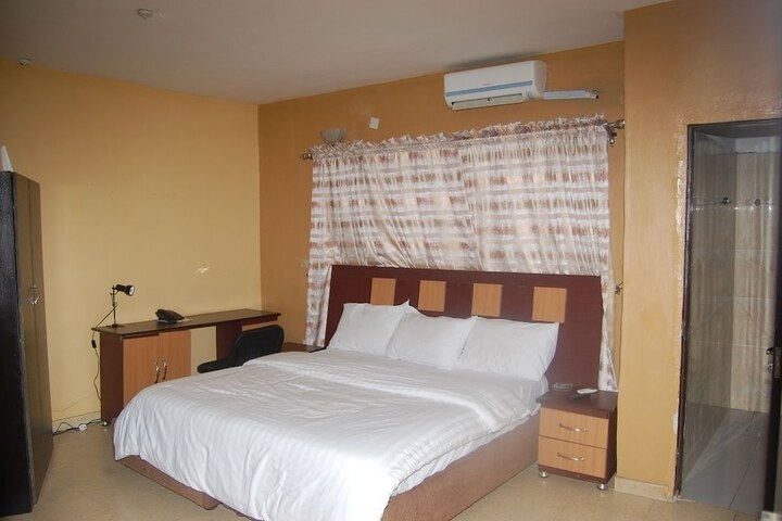 Room 4 of 20