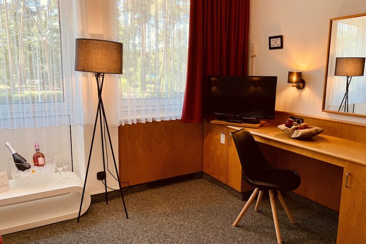 Room 13 of 42