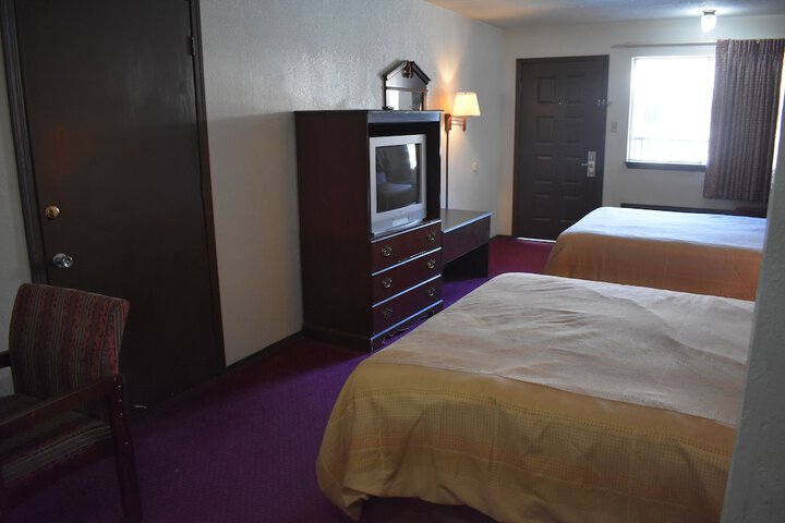 2 Queen Beds (7 of 13)