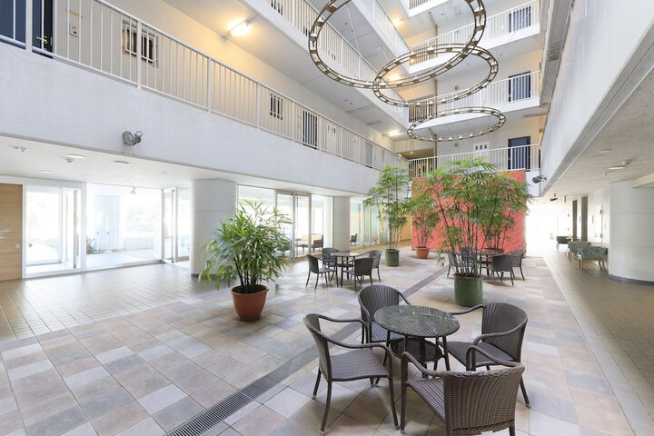 Entrance & Lobby