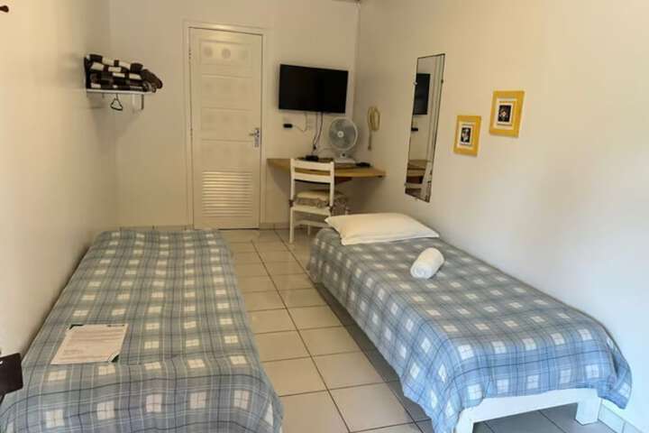 Room 9 of 13