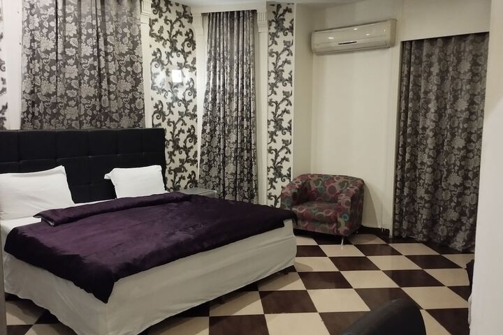 Room 37 of 74