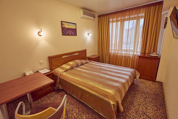 Room 11 of 33